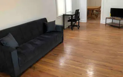 Private 2 bedroom and 1 bathroom house in a quiet area and convenient to NYC bus and train, MetLife Stadium FIFA World Cup 35 minutes away