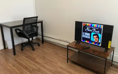 Private one-bedroom and one-bathroom apartment with private street entrance in convenient area, MetLife Stadium FIFA World Cup 35 minutes away