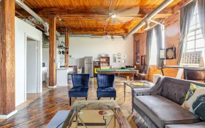 Stunning Loft with Riverwalk Views