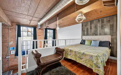 Stylish Loft with Modern Amenities in Detroit