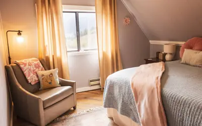 Kendal Room | Cozy Mountain Lodge Retreat