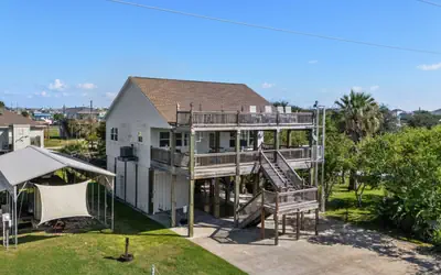Central 2BR/2BA, Easy Beach Access, Sleeps 10