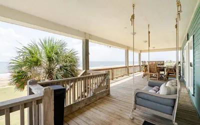 Beachfront • Fire Pit • Gourmet Kitchen • Views