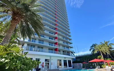 Beachwalk 2Bdr Apt Close to the Beach