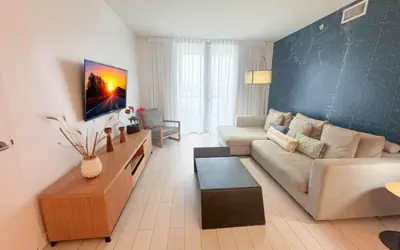 Beautiful Two Bedroom Apartment with Nice View