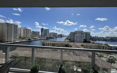 Great 2 Bedroom Hallandale