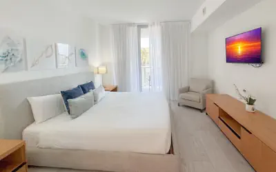 1BR: Full Luxury Apt in Hallandadale Beach