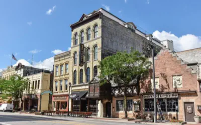 Spacious 14-Person Downtown Milwaukee Condo, Steps from Fiserv Forum & Restaurants!