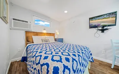 Coastal Studio Escape | Sleeps 4 | Parking