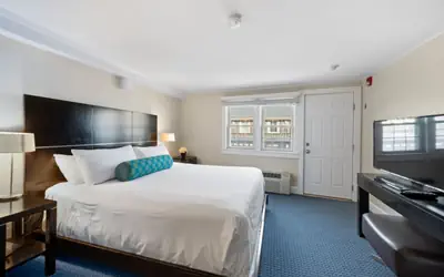 King Room w/ Partial Ocean View Above Restaurant (203)