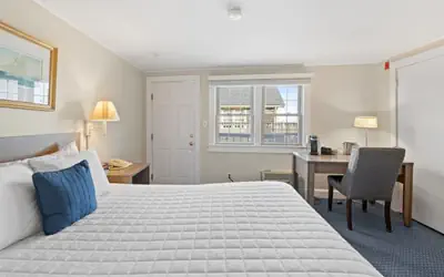 Cozy Queen Room w/ Partial Ocean View (202)