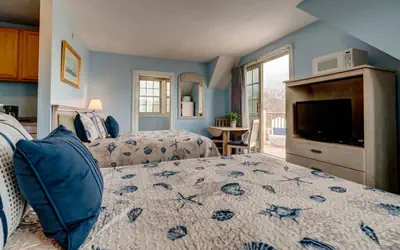 Partial Ocean View! 2 Queen Studio w/ Private Deck (312)