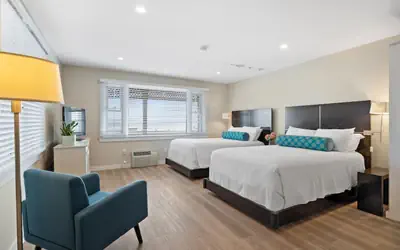 Direct Ocean View Studio | 2 Double Beds + Kitchenette (102)