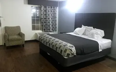 Regency Inn (Unit 1 & 2 ) 1 King Bed