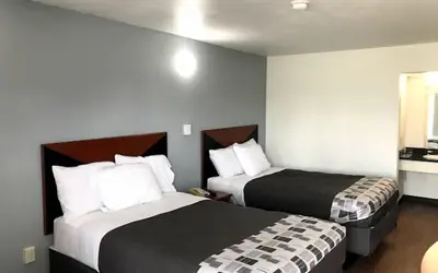 Regency Inn (Unit 3 - 10 ) 2 Queen Beds