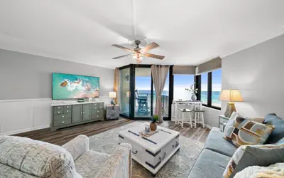 Newly Renovated Resort Beachfront Condo! Free Beach Chairs and Umbrella Service!