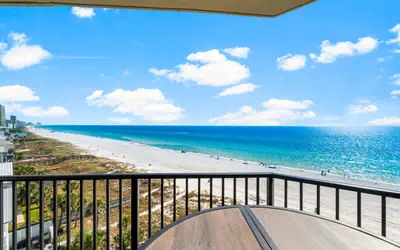 Stunning Beachfront 1BD Condo w/ Free Beach Chair Service