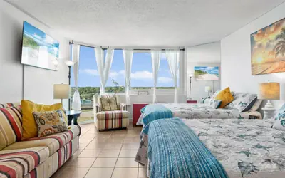 Beachfront Studio w/ Pool & Gulf Views