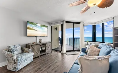Modern Beachfront Sunbird Condo! Balcony! Free Beach Chairs & Umbrella Service!