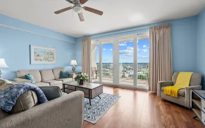 Bright & Spacious Condo 1BD! Steps from the Beach!