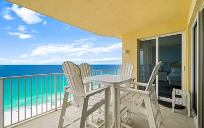 Beachfront Condo 2BR | Sleeps 8 |Resort Amenities