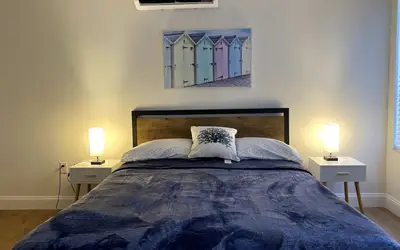 Charming 1/1 apt w/parking on great location