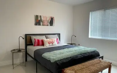 Lovely 2/1 apt on great location with parking