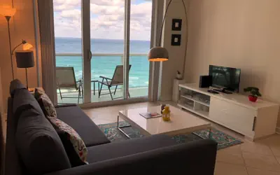 Beautiful apart over the beach with sea view TIDES