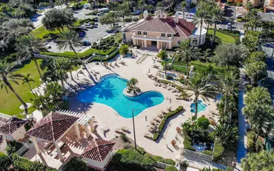 New Smyrna Beachfront Modern 9th Floor Condo Pool Hot Tub