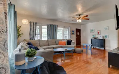 Shark Shack large house minutes to the beach