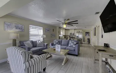 3 bedroom 2 bath Pet Friendly Ocean View 4 houses from beach