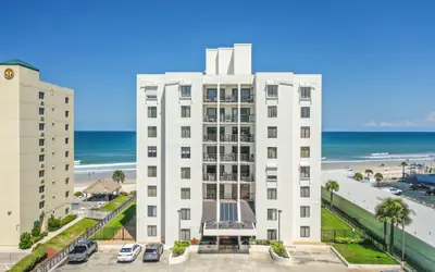 Sandpoint Beachfront Ocean Condo with Heated Pool