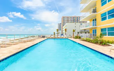 Ocean Oasis Oceanfront Pool, Balcony & Hot Tub
