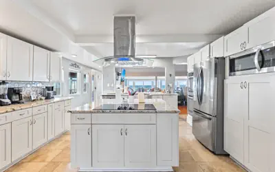 Sandbar Beachfront Estate, Pool, Hot Tub, Sleeps 26