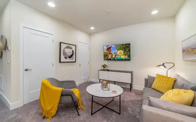 Cozy Family Oasis • Pool + BBQ + Crib • Minutes to Disney Magic