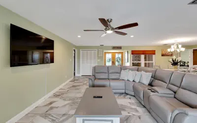Serene Lakefront Retreat: Private Pool, BBQ & Modern Design