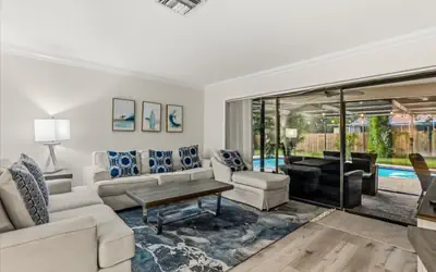 Modern Family Retreat • Pool + BBQ + Foosball • Close to Downtown