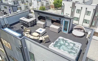 Luxury CityView Stay w/Private Rooftop, Golf Simulator, Hot tub, BBQ & Gym