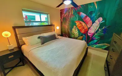 SuaveMauve at Las Olas Beach