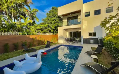 The Botanical Oasis in Las Olas with Pool Near the Beach