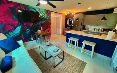 MiamiVice Las Olas Near Beach & Park with Fire Pit!