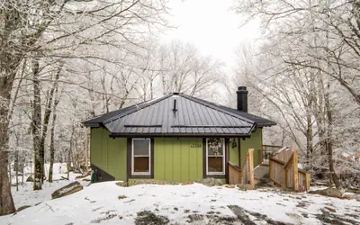 Little Green | AC, Fireplace, Walk to Beech Ski