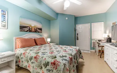 Small room in Sea Trail Condo-Tel