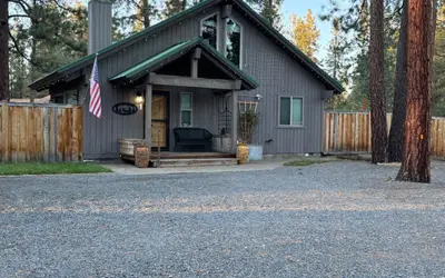 The Guests Nest Cabin w/Hot tub