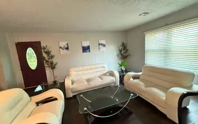 Cozy 1x1 Retro Escape - East HTX