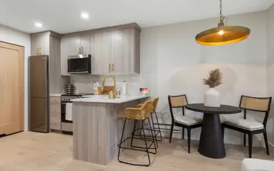 Designer Ski-In Ski-Out Condo at the top of Navajo