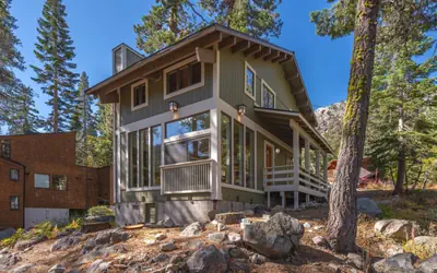 Palisades Tahoe Ski Cabin Free Shuttle to Lifts in Minutes