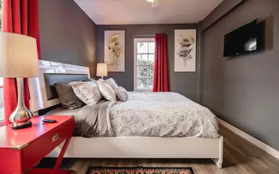 FANTASTIC RENOVATED 1BR HOME with PRIVATE FENCED PATIO in NOHO ARTS DISTRICT p21