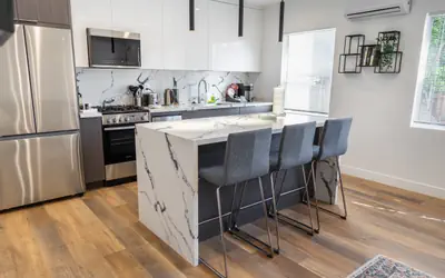 TOLUCA LAKE MODERN 1BR: FULLY RENOVATED/REMODELED in 2023 w/ EV-CHARGER (p70)