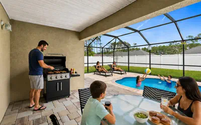 Family Pool Retreat • Sleeps 10 • Near Beach • BBQ